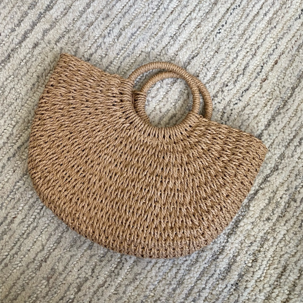 Woven bag with circular handles